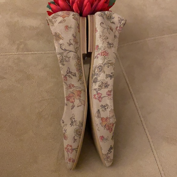 American Rag Flat Leather Floral Shoes - Picture 2 of 10